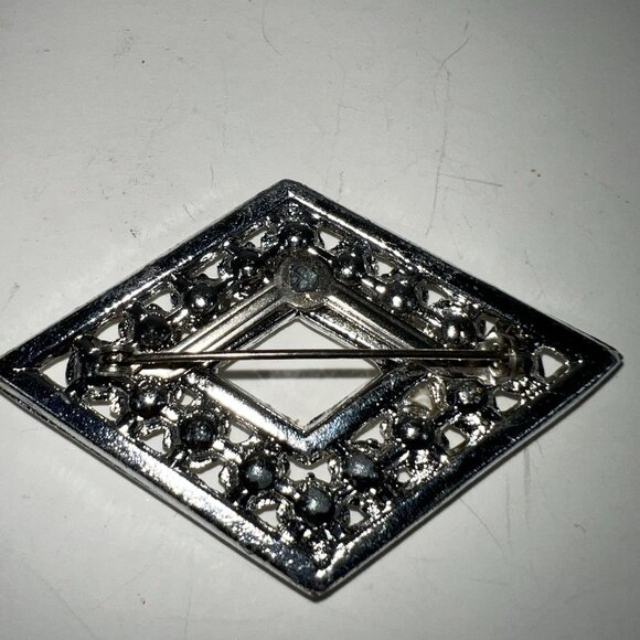 Vintage Silver-Tone Diamond-Shaped Rhinestone Brooch Pin Elegant Sparkling Jewel - Picture 2 of 2
